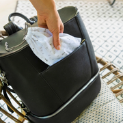 Cutie cadou girafa sophie si saculet de transport vu616401