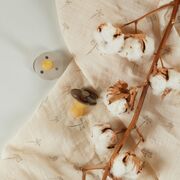 Onino - muselina multifunctionala din bumbac 100% organic, hug.me, creamy vanilla, x1 bucata, 120 x 120 cm, certificata gots bbbcdsw003