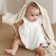 Onino - muselina multifunctionala din bumbac 100% organic, hug.me, creamy vanilla, x1 bucata, 120 x 120 cm, certificata gots bbbcdsw003