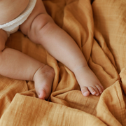 Onino - muselina multifunctionala din bumbac 100% organic, hug.me, honey gold, x1 bucata, 120 x 120 cm, certificata gots bbbcdsw001