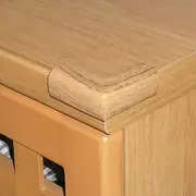 Protectie colturi mobila, din spuma, culoarea lemnului