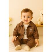 Costumas 3 piese cu jacheta maro si pantaloni din denim – outfit elegant si confortabil pentru bebelusi trmd3036
