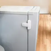 Incuietoare frigider autoadeziva ,   siguranta copii 2 buc