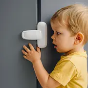 Incuietoare frigider autoadeziva ,   siguranta copii 2 buc