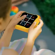 Joc x si 0 electronic ,   logica, memorie si distractie fara ecrane