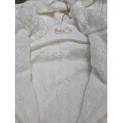 Salopeta ivoire tricotata groasa cu gluga pentru bebelusi &ndash; model iarna trmb4108