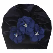 Caciulita bleumarin tip turban din catifea cu flori aplicate mdx-19068-1-sa1