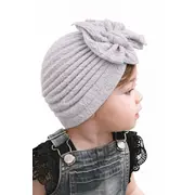 Caciulita gri tip turban cu model din tesatura si funda aplicata amx-22032-3