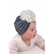 Caciulita gri tip turban din catifea cu floare aplicata mdx-20153-5