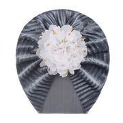 Caciulita gri tip turban din catifea cu floare aplicata mdx-20153-5