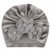 Caciulita gri tip turban din catifea cu flori aplicate mdx-19068-3-sa1