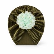 Caciulita verde tip turban din catifea cu floare aplicata mdx-20153-3
