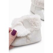Cizmulite bebelusi albe cu blanita, interior calduros, talpa moale trpb0002