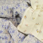 Paturica Bebelus Handmade Matlasata Din Muselina Premium Cu Fata Dubla ,   Zomea Ecru Blue, 135x100 Cm Pjb106681