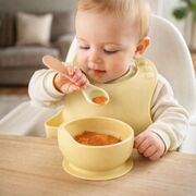 Set din silicon cu bol bavetica si lingurita pentru bebe - galben addta59-3