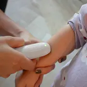 Aparat pentru calmarea muscaturilor de tantar bbl&uuml;v B&uuml;g