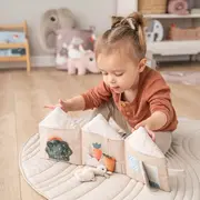 Jucarie senzoriala carticica de plus  casa lui Lalee Done by Deer Lalee Sand