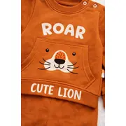 Costum bebe bumbac 2 piese bluza si pantaloni model leu cute trpb0098