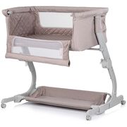 Patut co-sleeper Chipolino Eleganza cu laterala culisanta tiramisu HUBKOSEL0252TR