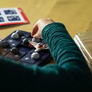 Smart games - asteroid escape, joc de logica cu 60 de provocari, 8+ ani, editie lb. romana - okesg426ro