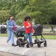 Joie - carucior pentru copii multifunctional 3 in 1 chrome 2 raven  (carucior chrome 2 raven + landou chrome raven+ scoica i-snug raven) bbbt1201jarvn000