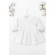 Rochita bebe fetita alba eleganta cu guler clasic dantela si design vintage premium trpb0214