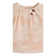 Set bebelusi fetita bluza maro cu broderie florala pantaloni scurti crem vara elegant trpb0225