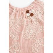 Set bebelusi fetita bluza roz cu broderie florala pantaloni scurti crem vara premium trpb0224