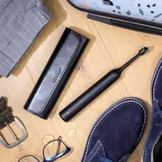 Husa de protectie Vitammy Case 3, din piele ecologica, dedicata periutelor de dinti electrice Vitammy: Aurum, Pearl+, Platinum, Symphony, Smils, Harmony, Splash, Dino, Negru BITvitammycase3negru