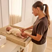 Saltea de infasat, Lionelo, Megs, Moale, Utilizabil si fara husa, Impermeabila, Design ergonomic, 70x49 cm, Fara BPA, Conform cu standardul de securitate EN71-3, 0 luni+, Gri BYNLO-MEGS_GREY_DOVE