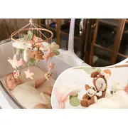 Neno Rosi &ndash; carusel pentru pătuț cu braț de prindere JEMNEN-BAB-ZB009