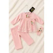 Costumas cu danteluta pentru bebelusi si pantalonasi bp3-7