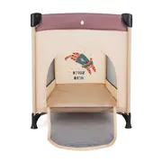 Patut pliant, Petite&Mars, Koot, 120 x 60 cm, Cu roti, Functie de tarc, Pliere compacta, Include geanta de transport, Intrare laterala cu fermoar, Pereti din plasa, Pana la 15 kg, 0-30 luni, Maro BYN921483