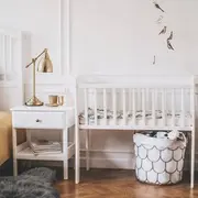 Patut Mic, Co-sleeping Din Lemn, Alb Cu Saltea Cocos Spuma Cocos 90 X 40 X 7 Cm Pjbbedside_white01
