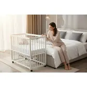 Patut co-sleeper, Qmini, Dalia, Multifunctional, 90x50 cm, Din lemn de pin, Reglabil pe orice treapta de inaltime la patul parintilor, Sistem de ancorare si roti cu frana incluse, Alb BYNQMDAL03AL