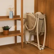 Patut si balansoar portabil Lionelo, Gaya 2 in 1, cu functie de leganat si muzica, 3 viteze de leganat reglabile, saltea T25, controlat prin telecomanda sau panou, pana la 9 kg, 0 luni+, 93 x 68 x 81 cm, bej sand BYNLO-GAYA_BEIGE_SAND