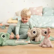 Jucarie de plus Done by Deer Cuddle Bestie Raffi Roz Pudra 26 cm
