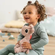 Jucarie de plus Done by Deer Cuddle Bestie Raffi Roz Pudra 26 cm