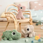 Jucarie de plus Done by Deer Cuddle Bestie Raffi Roz Pudra 26 cm