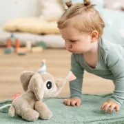 Jucarie de plus in cutie cadou Done by Deer Cuddle Bestie Elphee Bej