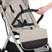 Carucior sport, Lionelo, Cloe Plus, Cu accesorii, Cadru din aluminiu, Pana la 22 kg, Usor, Pliere compacta pentru avion, cu o singura mana, Ideal pentru toate tipurile de suprafete, 6 luni+, Bej BYNLO-CLOE_PLUS_BEIGE_SAND