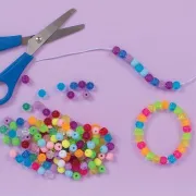 Set creatie cu de 250 de margele colorate rotunde cu striatii - okepb2472433