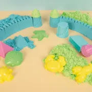Set creatie cu nisip senzorial modelabil colorat si unelte de modelaj - okepb2472388