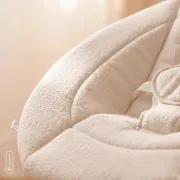Balansoar, Lionelo, Iris Close&Cosy, 2 in 1, Rotire 360 grade, Electric, Cu 3 moduri de leganare, Cu 5 trepte de viteza, Cu 3 pozitii de inclinare, Pana la 9 kg, Alb BYNLO-IRIS_CLOSE&COSY