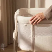 Patut co-sleeper, Lionelo, Luna Close&Cosy, 2 in 1, Cu laterala culisanta, Cu setare unghiulara, Cu roti, Reglabil in 6 pozitii pe inaltime, Alb BYNLO-LUNA_CLOSE&COSY