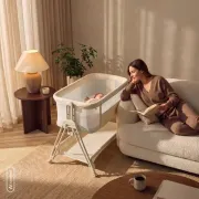 Patut co-sleeper, Lionelo, Luna Close&Cosy, 2 in 1, Cu laterala culisanta, Cu setare unghiulara, Cu roti, Reglabil in 6 pozitii pe inaltime, Alb BYNLO-LUNA_CLOSE&COSY