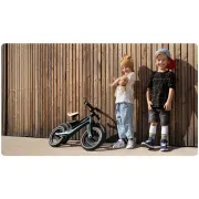 Bicicleta fara pedale, Lionelo, Bart Air, Usoara, Cu roti gonflabile, Cu cadru din magneziu, Cu ghidon si sa reglabile, Greutate 3.8 Kg, 12 inch, Conform cu standardul european de securitate EN71, Albastru BYNLOE-BART_AIR_BLUE_NAVY