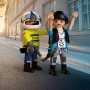 Playmobil - Jucarie de rol Politist cu motocicleta in urmarirea hotului - ARTPM72079