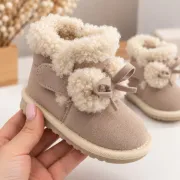 Cizme bej imblanite pentru fete superbebe shop din piele ecologica cu talpa de cauciuc si ciucurei pufosi, peste glezna, inchidere cu fermoar