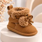 Cizme maro imblanite pentru fete superbebe shop din piele ecologica cu talpa de cauciuc si ciucurei pufosi, peste glezna, inchidere cu fermoar
